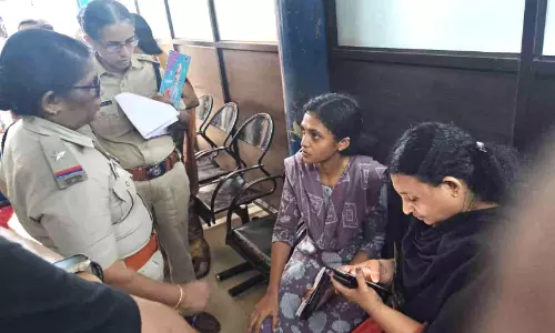വയോധികയെ സംരക്ഷിക്കുന്നില്ലെന്ന് പരാതി; അന്വേഷിക്കാനെത്തിയ ഉദ്യോഗസ്ഥരെ മർദിച്ച സംഭവത്തിൽ നടപടിയെടുക്കാന്‍ മന്ത്രിയുടെ നിർദേശം