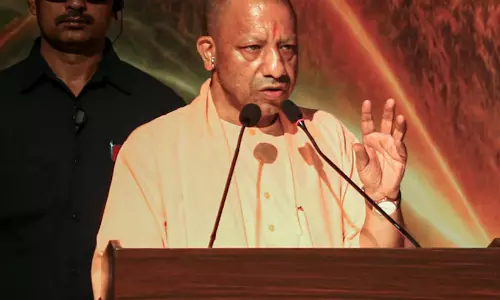 പെരുന്നാളിന് റോഡ് തടസ്സപ്പെടുത്തി പ്രാർഥന നടത്തരുത്, പൊതുസ്ഥലങ്ങളിൽ കന്നുകാലികളെ അറുക്കരുത് -യോഗി ആദിത്യനാഥ്