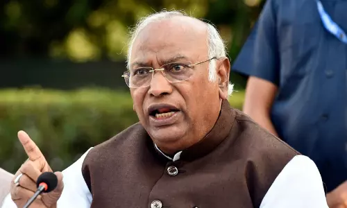 ഇന്ധനവില വർദ്ധനവ്: കേന്ദ്ര സർക്കാരിനെതിരെ കടുത്ത വിമർശനവുമായി മല്ലികാർജുൻ ഖാർഗെ