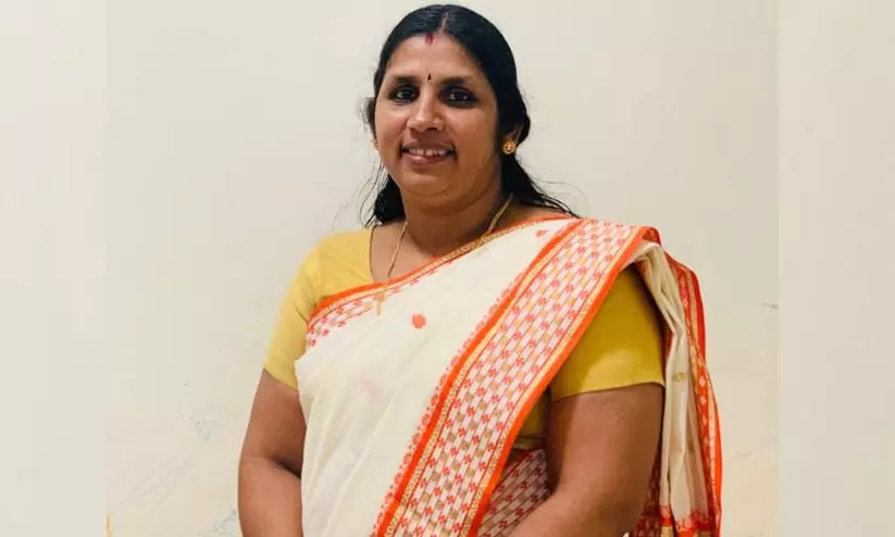 സ്കൂട്ടർ യാത്രക്കാരിയെ കാട്ടാന ചവിട്ടിക്കൊന്നു; ആക്രമണം ഭർത്താവിനൊപ്പം പോകവേ സ്കൂട്ടർ യാത്രക്കാരിയെ കാട്ടാന ചവിട്ടിക്കൊന്നു; ആക്രമണം ഭർത്താവിനൊപ്പം പോകവേ
