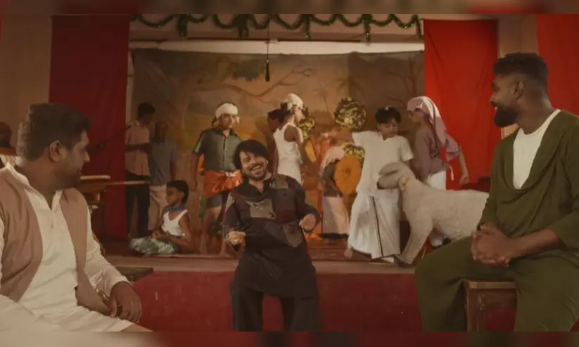 ഹിഷാമിന്റെ ഈണത്തിൽ ഹനാന്റെ ശബ്ദം; മനംനിറച്ച് ‘ഹംദം’ ഹിഷാമിന്റെ ഈണത്തിൽ ഹനാന്റെ ശബ്ദം; മനംനിറച്ച് ‘ഹംദം’