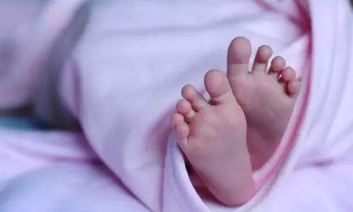 ആശുപത്രി ശുചിമുറിയിൽ പ്രസവിച്ച നവജാത ശിശുവിനെ അമ്മ ജനലിലൂടെ വലിച്ചെറിഞ്ഞു ആശുപത്രി ശുചിമുറിയിൽ പ്രസവിച്ച നവജാത ശിശുവിനെ അമ്മ ജനലിലൂടെ വലിച്ചെറിഞ്ഞു