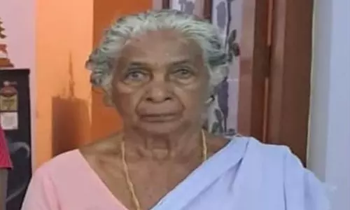 വയോധികയെ കൈകാലുകൾ ബന്ധിച്ച് കഴുത്തിൽ കല്ലുകെട്ടി കായലിൽ താഴ്ത്തിയ നിലയിൽ; മൃതദേഹം കണ്ടെത്തിയത് മണൽവാരൽ തൊഴിലാളികൾ