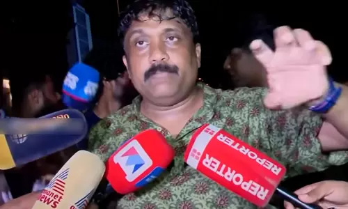 ഹണിമൂൺ പിരീഡിൽ തന്നെ എസ്.എഫ്.ഐയെ ആക്രമിച്ചാൽ ​ചെന്നിത്തലയും സതീശനും വലിയവില കൊടുക്കേണ്ടി വരില്ലേ? -എ.എ. റഹീം