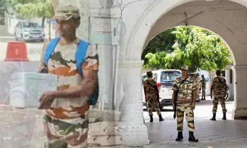 അമ്മയുടെ മുറിച്ചുമാറ്റിയ കൈ പെട്ടിയിലാക്കി ഐ.ടി.ബി.പി ജവാൻ പൊലീസ് കമീഷണറുടെ ഓഫിസിൽ, നീതി തേടി ജവാന്മാരുടെ പ്രതിഷേധം