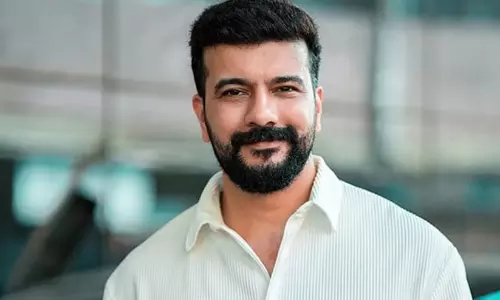 ആളുകൾക്ക് ചിരിക്കാൻ അവസരം നൽകാതെ എത്രയും പെട്ടെന്ന് പ്രശ്‌നങ്ങൾ പരിഹരിക്കണം; അമ്മ വിവാദത്തിൽ ഇടപെട്ട് രമേഷ് പിഷാരടി