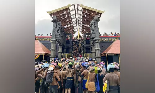ശബരിമല യുവതീപ്രവേശനം: ഗുരുതരമല്ലാത്ത കേസുകൾ പിൻവലിക്കാനൊരുങ്ങി സർക്കാർ ശബരിമല യുവതീപ്രവേശനം: ഗുരുതരമല്ലാത്ത കേസുകൾ പിൻവലിക്കാനൊരുങ്ങി സർക്കാർ