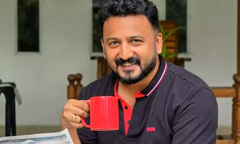 ‘ഒരു കപ്പ് എടുക്കട്ടെ... കപ്പ്, കപ്പേ’; പിണറായിയുടെ വീട്ടിലെ ഇ.ഡി റെയ്ഡിൽ പരിഹാസവുമായി രാഹുൽ മാങ്കൂട്ടത്തിൽ ‘ഒരു കപ്പ് എടുക്കട്ടെ... കപ്പ്, കപ്പേ’; പിണറായിയുടെ വീട്ടിലെ ഇ.ഡി റെയ്ഡിൽ പരിഹാസവുമായി രാഹുൽ മാങ്കൂട്ടത്തിൽ