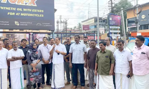 പ​ട്ടാ​മ്പി​യി​ൽ ‘ശു​ചി​ത്വ ഹ​ർ​ത്താ​ലി​ന് ഉജ്ജ്വല തുടക്കം; എല്ലാ ചൊവ്വാഴ്ചയും ഒരു മണിക്കൂർ നഗര ശുചീകരണം