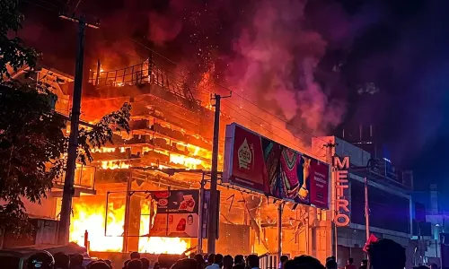 കായംകുളത്ത് തീപിടിത്തം: വസ്ത്രവ്യാപാര ശാലയും ജിമ്മും കത്തി നശിച്ചു