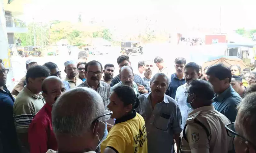 ആകാശപാത; സമരത്തിനെതിരെ കേരള വ്യാപാരി വ്യവസായി ഏകോപന സമിതി ആകാശപാത; സമരത്തിനെതിരെ കേരള വ്യാപാരി വ്യവസായി ഏകോപന സമിതി