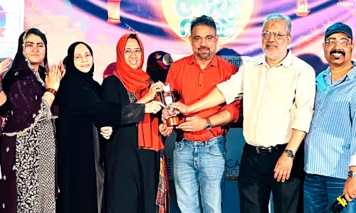 റി​യാ​ദ് ഇ​ന്ത്യ​ൻ സ്കൂ​ൾ പ്രി​ൻ​സി​പ്പ​ൽ മൈ​മൂ​ന അ​ബ്ബാ​സി​ന് ‘കോ​ഴി​ക്കോ​ട​ൻ​സി’​െൻറ ആ​ദ​രം