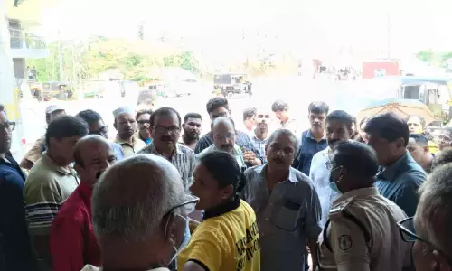 ആ​കാ​ശ​പാ​ത; സ​മ​ര​ത്തി​നെ​തി​രെ കേ​ര​ള വ്യാ​പാ​രി വ്യ​വ​സാ​യി ഏ​കോ​പ​ന സ​മി​തി