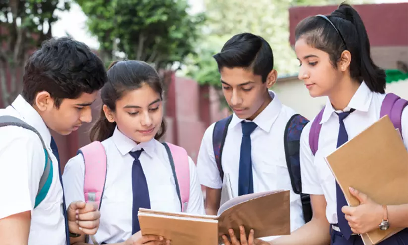 നാല് ലക്ഷം വിദ്യാർത്ഥികൾ, 11 ലക്ഷം ഉത്തരക്കടലാസുകൾ; സി.ബി.എസ്.ഇ പുനർമൂല്യനിർണ്ണയം ഇന്ന് തുടങ്ങും നാല് ലക്ഷം വിദ്യാർത്ഥികൾ, 11 ലക്ഷം ഉത്തരക്കടലാസുകൾ; സി.ബി.എസ്.ഇ പുനർമൂല്യനിർണ്ണയം ഇന്ന് തുടങ്ങും