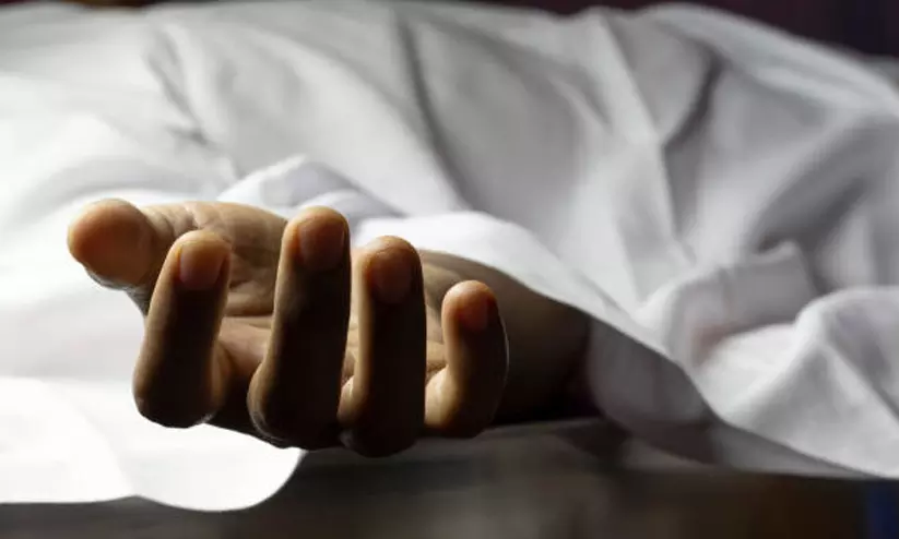 പൂണെയിൽ 13 മരണം; വ്യാജമദ്യം കഴിച്ചതിനെതുടർന്നെന്ന് സംശയം പൂണെയിൽ 13 മരണം; വ്യാജമദ്യം കഴിച്ചതിനെതുടർന്നെന്ന് സംശയം