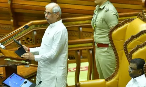 ഉമ്മൻചാണ്ടി സൗജന്യ ആരോഗ്യ ഇൻഷുറൻസ്, സ്കൂൾ വിദ്യാർഥിനികൾക്ക് ആർത്തവ അവധി -ഗവർണറുടെ നയപ്രഖ്യാപന പ്രസംഗം ഉമ്മൻചാണ്ടി സൗജന്യ ആരോഗ്യ ഇൻഷുറൻസ്, സ്കൂൾ വിദ്യാർഥിനികൾക്ക് ആർത്തവ അവധി -ഗവർണറുടെ നയപ്രഖ്യാപന പ്രസംഗം