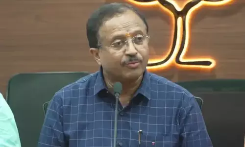വന്ദേമാതരം മുഴുവൻ ആലപിച്ചില്ല: വിമർശനവുമായി വി. മുരളീധരൻ എം.എൽ.എ