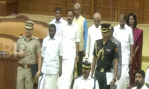 സഭയിൽ ചട്ടലംഘനം: സംസ്ഥാന പൊലീസ് മേധാവി നിയമസഭയിൽ പ്രവേശിച്ചു, അശ്രദ്ധ കൊണ്ടാകാമെന്ന് സ്പീക്കർ സഭയിൽ ചട്ടലംഘനം: സംസ്ഥാന പൊലീസ് മേധാവി നിയമസഭയിൽ പ്രവേശിച്ചു, അശ്രദ്ധ കൊണ്ടാകാമെന്ന് സ്പീക്കർ