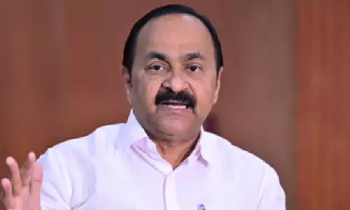 പിണറായിയുടെ വീട് റെയ്ഡ് ചെയ്യണമെന്ന് ഞാൻ ആവശ്യപ്പെട്ടു, ഉടന് മോദി ഫോണെടുത്ത് കുത്തി; പരിഹസിച്ച് വി.ഡി. സതീശൻ പിണറായിയുടെ വീട് റെയ്ഡ് ചെയ്യണമെന്ന് ഞാൻ ആവശ്യപ്പെട്ടു, ഉടന് മോദി ഫോണെടുത്ത് കുത്തി; പരിഹസിച്ച് വി.ഡി. സതീശൻ