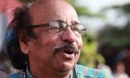 വന്ദേമാതരത്തിന്റെ രണ്ടാം ഭാഗം ദേശീയഗീതമായി അംഗീകരിക്കുക അസാധ്യം, അതിൽ വലിയ അപകടമുണ്ട്, വേണമെങ്കിൽ ക്ഷേത്രങ്ങളിൽ ചൊല്ലട്ടെ -കവി സച്ചിദാനന്ദൻ