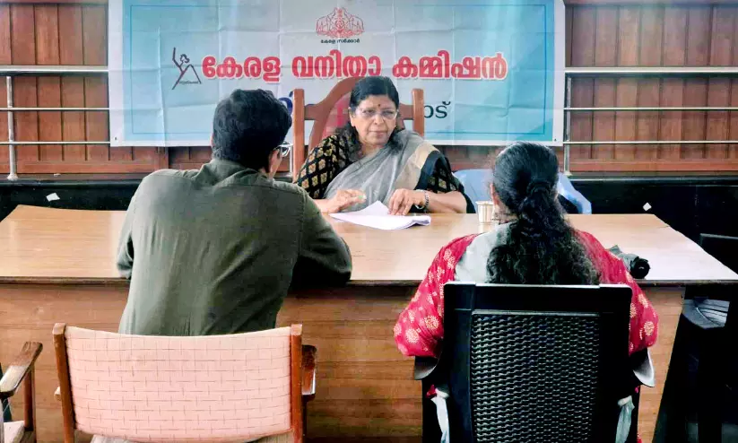 തൊഴിലിടങ്ങളിലെ ആഭ്യന്തര പരാതിപരിഹാര കമ്മിറ്റികൾ കാര്യക്ഷമമാക്കണം -വനിത കമീഷൻ തൊഴിലിടങ്ങളിലെ ആഭ്യന്തര പരാതിപരിഹാര കമ്മിറ്റികൾ കാര്യക്ഷമമാക്കണം -വനിത കമീഷൻ