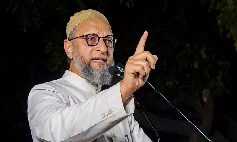 പൊതുനിരത്തിലെ പ്രാർഥനകൾ; എല്ലാ മതങ്ങൾക്കും നിയമം ഒരുപോലെയാകണമെന്ന് അസദുദ്ദീൻ ഉവൈസി പൊതുനിരത്തിലെ പ്രാർഥനകൾ; എല്ലാ മതങ്ങൾക്കും നിയമം ഒരുപോലെയാകണമെന്ന് അസദുദ്ദീൻ ഉവൈസി