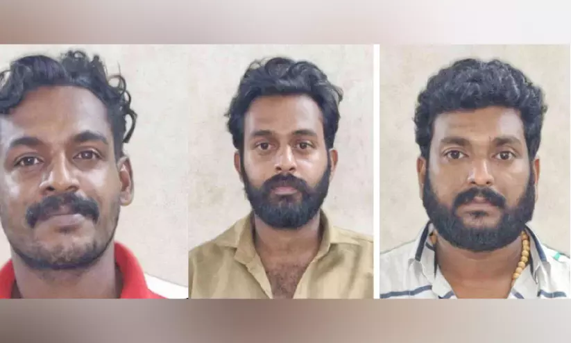 ബസ് ജീവനക്കാർ തമ്മിൽ അടിപിടി; മൂന്നുപേർ അറസ്റ്റിൽ ബസ് ജീവനക്കാർ തമ്മിൽ അടിപിടി; മൂന്നുപേർ അറസ്റ്റിൽ