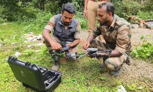 വീട്ടമ്മയെ കൊലപ്പെടുത്തിയ കാട്ടാനയെ മയക്കുവെടിവെച്ച് പിടികൂടാനുള്ള ദൗത്യം തുടരുന്നു