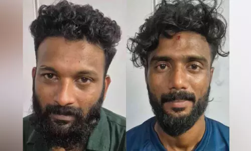വാഹനത്തില് കറങ്ങി നടന്ന് മയക്കുമരുന്ന് വില്പന; രണ്ട് പേര് പിടിയില് വാഹനത്തില് കറങ്ങി നടന്ന് മയക്കുമരുന്ന് വില്പന; രണ്ട് പേര് പിടിയില്