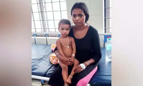ബസ് യാത്രക്കിടെ സീറ്റ് താഴേക്ക് തെറിച്ചുവീണ് അമ്മക്കും കുഞ്ഞിനും പരിക്ക്