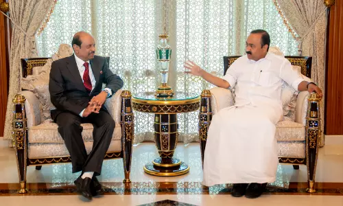 മുഖ്യമന്ത്രിയെ അഭിനന്ദിച്ച് എം.എ. യൂസഫലി; വി.ഡി. സതീശനുമായി കൂടിക്കാഴ്ച നടത്തി