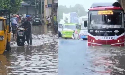 റെയിൽവേ ട്രാക്കിലേക്ക് മണ്ണിടിഞ്ഞു, വെള്ളക്കെട്ട്, ഇന്ന് ഓറഞ്ച് അലർട്ട്: തിരുവനന്തപുരം നഗരത്തിൽ അതിശക്തമായ മഴ