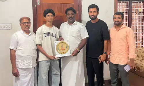 മെ​ഹ്ദി ഹ​നീ​ഫ​യെ ന​ജ്റാ​ൻ കെ.​എം.​സി.​സി ആ​ദ​രി​ച്ചു