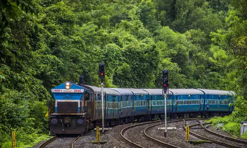 മൺസൂൺ: കൊങ്കൺ വഴിയുള്ള ട്രെയിൻ സമയം പുനഃക്രമീകരിച്ച് റെയിൽവേ