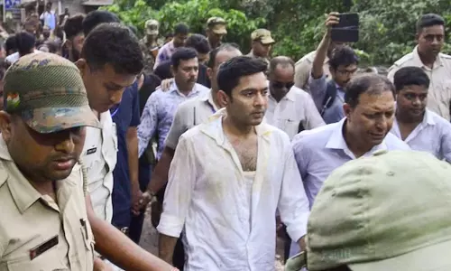 ബി.ജെ.പി നേതാക്കളുടെ സമ്മർദ്ദം: അഭിഷേക് ബാനർജിയെ ചികിത്സിക്കാൻ ആശുപത്രികൾ തയ്യാറാവുന്നില്ലെന്ന് മമത