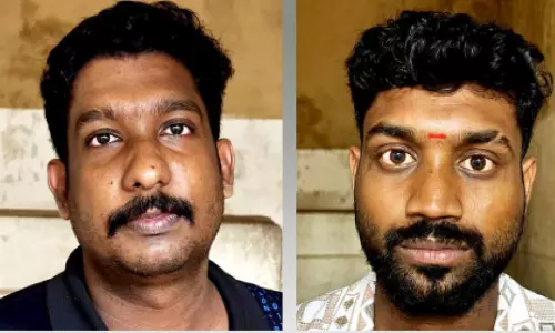 പോ​ക്സോ കേ​സ് പ്ര​തി​യു​ടെ പി​താ​വി​ൽ​നി​ന്ന് പ​ണം ത​ട്ടാ​ൻ ശ്ര​മം; ര​ണ്ട് വ്ലോ​ഗ​ർ​മാ​ർ അ​റ​സ്റ്റി​ൽ