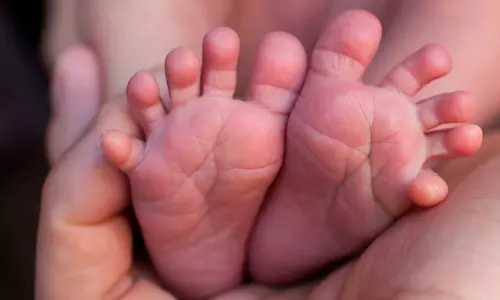 19കാരിയായ അമ്മ വലിച്ചെറിഞ്ഞ കുഞ്ഞിനെ ഇനി ശിശുക്ഷേമ സമിതി പരിപാലിക്കും; തീരുമാനം അമ്മ കുട്ടിയെ വേണ്ടെന്നു പറഞ്ഞതിനു പിന്നാലെ 19കാരിയായ അമ്മ വലിച്ചെറിഞ്ഞ കുഞ്ഞിനെ ഇനി ശിശുക്ഷേമ സമിതി പരിപാലിക്കും; തീരുമാനം അമ്മ കുട്ടിയെ വേണ്ടെന്നു പറഞ്ഞതിനു പിന്നാലെ