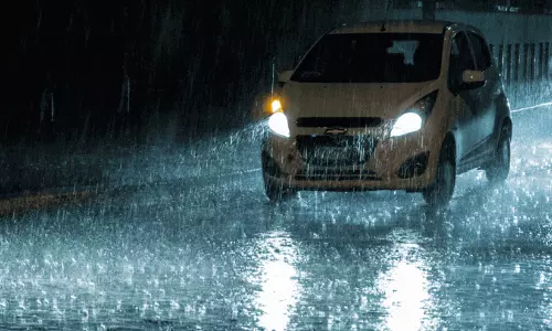 മഴക്കാലം: വാഹനങ്ങളുടെ സുരക്ഷയ്ക്കായി ശ്രദ്ധിക്കേണ്ട കാര്യങ്ങൾ