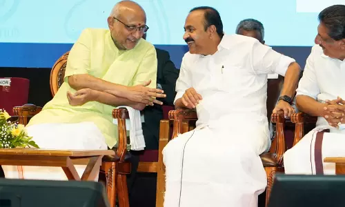 62ന്റെ യൗവനവുമായി പിറന്നാൾ നിറവിൽ മുഖ്യമന്ത്രി; ‘എല്ലാവരും എഴുന്നേറ്റ് നിന്ന് ​കൈയ്യടിക്കൂ..’ ആശംസ നേർന്ന് ഉപരാഷ്ട്രപതി