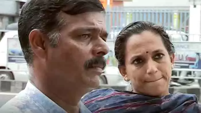 ‘ഒറ്റ ഫോൺകോളിൽ എല്ലാം പോയി... നമ്മുടെ കഷ്ടകാലം എന്ന് പറഞ്ഞാൽ മതി..’ -ഫോൺ എടുത്തതിന് പിന്നാലെ മാർട്ടിന് നഷ്ടമായത് മൂന്നു ലക്ഷം രൂപ ‘ഒറ്റ ഫോൺകോളിൽ എല്ലാം പോയി... നമ്മുടെ കഷ്ടകാലം എന്ന് പറഞ്ഞാൽ മതി..’ -ഫോൺ എടുത്തതിന് പിന്നാലെ മാർട്ടിന് നഷ്ടമായത് മൂന്നു ലക്ഷം രൂപ