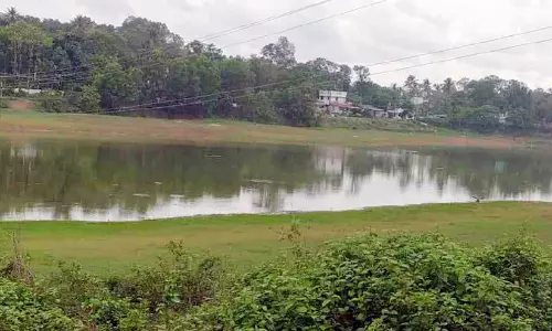 ചക്കുവള്ളി ചിറ വികസനത്തിന് മന്ത്രിക്ക് നിവേദനം നൽകി ചക്കുവള്ളി ചിറ വികസനത്തിന് മന്ത്രിക്ക് നിവേദനം നൽകി