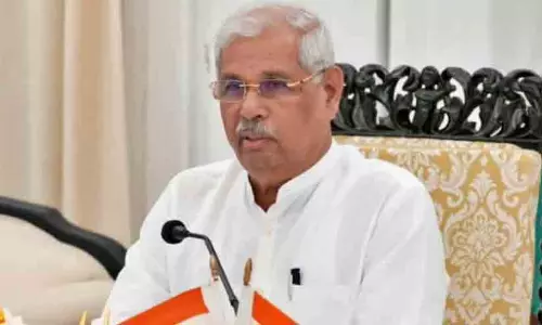 ക്യാമ്പസുകൾ പവിത്രമായ സ്ഥലം, രാഷ്ട്രീയവൽക്കരണം അവസാനിപ്പിച്ചില്ലെങ്കിൽ വിദ്യാർഥികളുടെ ഭാവി നശിക്കും, ക്യാമ്പസ് രാഷ്ട്രീയത്തിനെതിരെ വീണ്ടും ഗവർണർ ക്യാമ്പസുകൾ പവിത്രമായ സ്ഥലം, രാഷ്ട്രീയവൽക്കരണം അവസാനിപ്പിച്ചില്ലെങ്കിൽ വിദ്യാർഥികളുടെ ഭാവി നശിക്കും, ക്യാമ്പസ് രാഷ്ട്രീയത്തിനെതിരെ വീണ്ടും ഗവർണർ