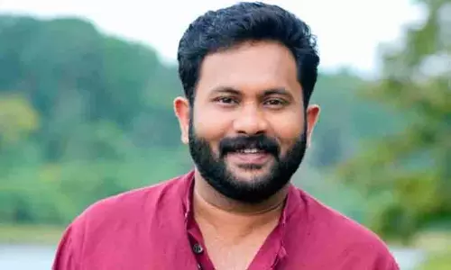 ആർത്തവം സ്വാഭാവികമാണ്, എന്നാൽ അത് ഒറ്റയ്ക്ക് കൈകാര്യം ചെയ്യാൻ എല്ലാ കുട്ടികളും തയ്യാറാവണം എന്നല്ല അർത്ഥം; ആർത്തവ അവധിയിൽ നിലപാട് വ്യക്തമാക്കി അജു വർഗീസ് ആർത്തവം സ്വാഭാവികമാണ്, എന്നാൽ അത് ഒറ്റയ്ക്ക് കൈകാര്യം ചെയ്യാൻ എല്ലാ കുട്ടികളും തയ്യാറാവണം എന്നല്ല അർത്ഥം; ആർത്തവ അവധിയിൽ നിലപാട് വ്യക്തമാക്കി അജു വർഗീസ്