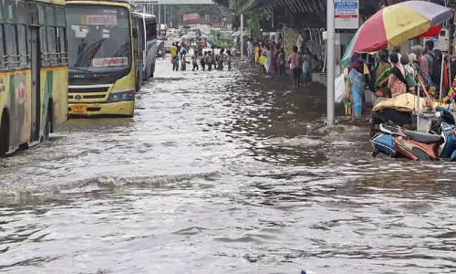 പ്രീ-മൺസൂൺ ശുചീകരണം പാളി; തലസ്ഥാനം വെള്ളക്കെട്ടിൽ, അധികൃതർ തമ്മിൽ പഴിചാരൽ പ്രീ-മൺസൂൺ ശുചീകരണം പാളി; തലസ്ഥാനം വെള്ളക്കെട്ടിൽ, അധികൃതർ തമ്മിൽ പഴിചാരൽ