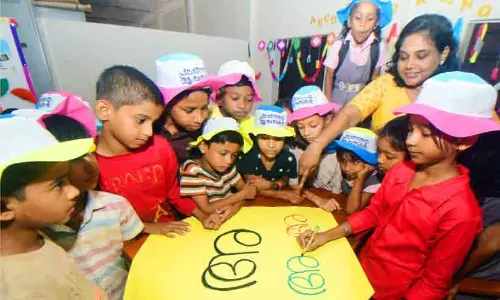 തുമാര നാം ക്യാഹേ? ഇവിടെ അധികവും അതിഥി തൊഴിലാളികളുടെ മക്കൾ തുമാര നാം ക്യാഹേ? ഇവിടെ അധികവും അതിഥി തൊഴിലാളികളുടെ മക്കൾ
