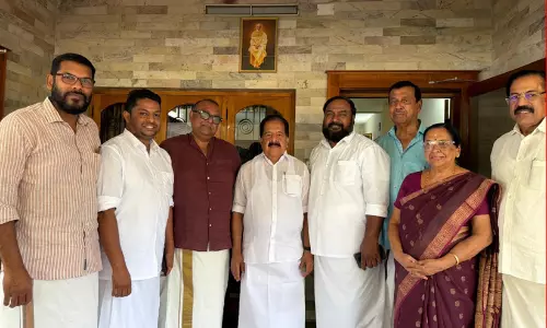രമേശ് ചെന്നിത്തല  എൻ.ഡി.എ  കൺവീനർ തുഷാർ വെള്ളാപ്പള്ളിയെ സന്ദർശിച്ചു; കൂടിക്കാഴ്ച കാർത്തികപ്പള്ളിയിൽ