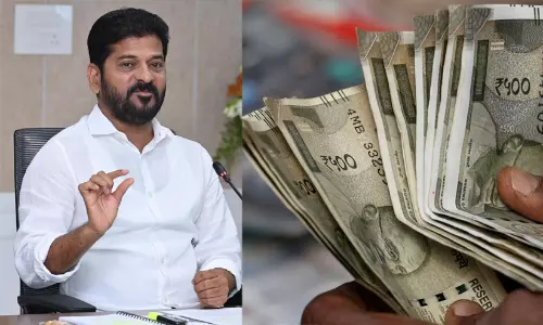 ശമ്പളം കറൻസിയായി നൽകുന്നത് നിരോധിച്ച് തെലങ്കാന
