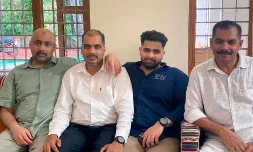 വി​ധി​യു​ടെ വെ​ളി​ച്ച​ത്തി​ൽ വീ​ണ്ടും ഒ​ന്നി​ച്ചു;   സി​ദ്ദീഖി​നെ കാ​ണാ​ൻ റ​ഹീ​മും അ​ന​ന്തു​വും   തു​വ്വൂ​രി​ലെ​ത്തി