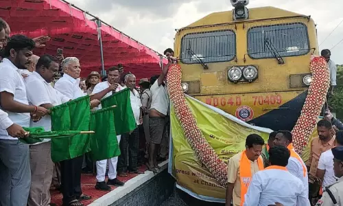 സോളാപുർ-ഹാസ്സൻ എക്സ്പ്രസ്; പുതിയ സ്റ്റോപ് ഫ്ലാഗ് ഓഫ് ചെയ്തു