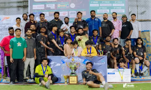 കെ.​എം.​സി.​സി പെ​രു​ന്നാ​ൾ പൊ​ലി​വ്   ഫു​ട്ബാ​ൾ: വ​ള​ഞ്ചി​ക എ​ഫ്.​സി ജേ​താ​ക്ക​ൾ